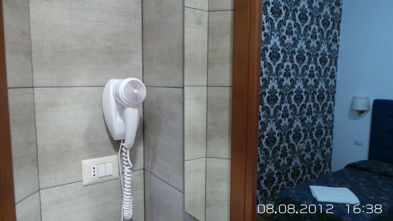 Double or Twin Room Private Bathroom