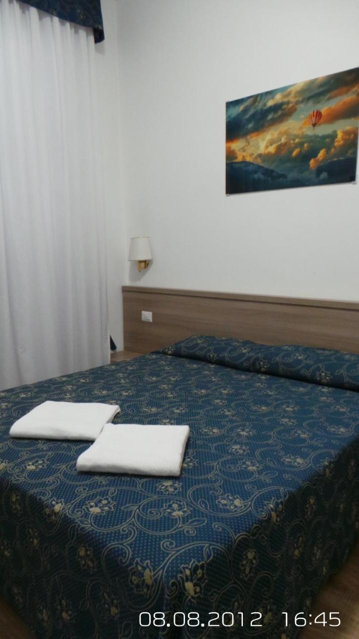 Double or Twin Room Private Bathroom