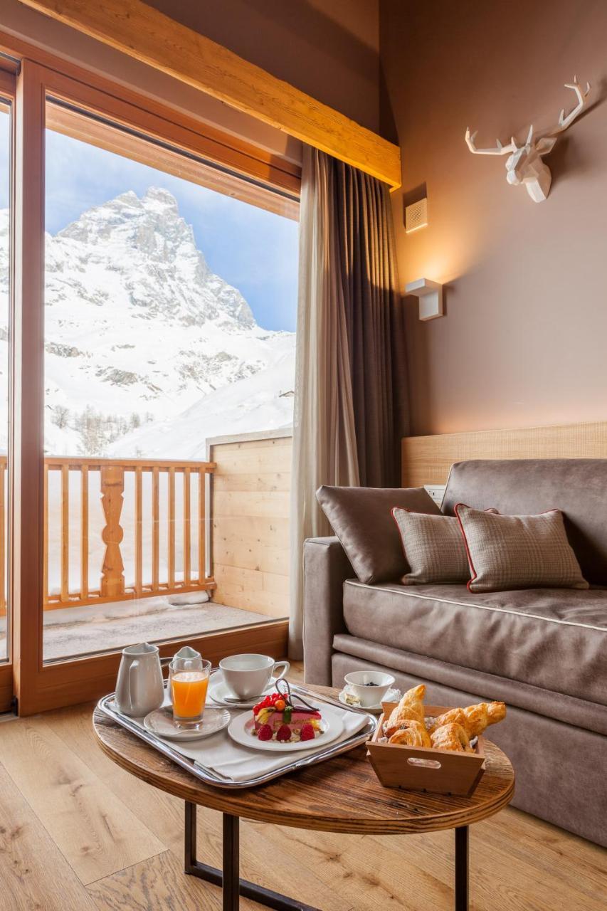 Suite with Mountain View