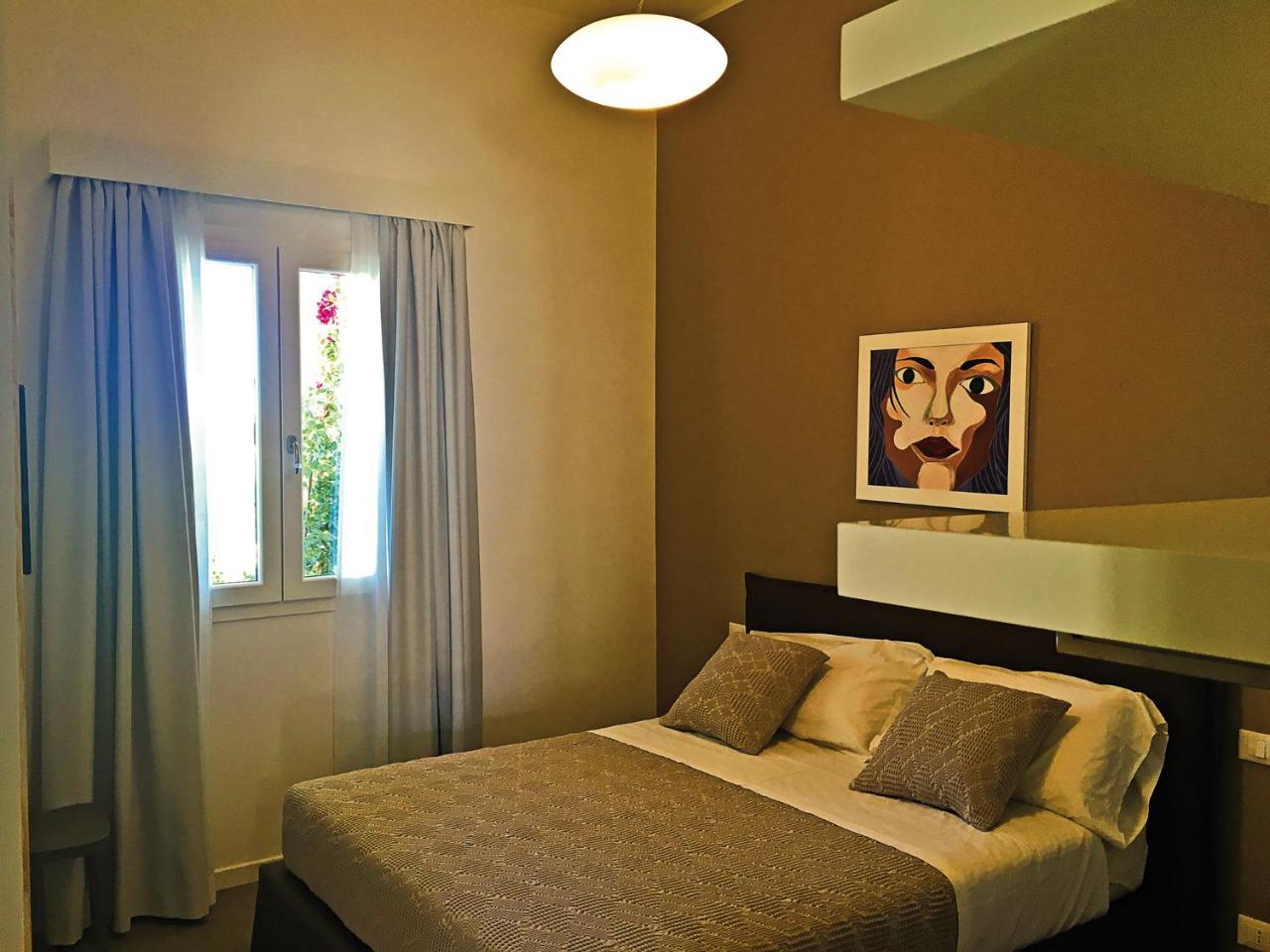 One-Bedroom Apartment,927938668:JPEG