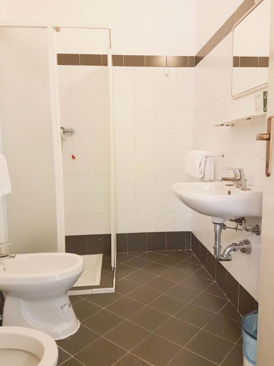 Posto Letto in Dormitorio Femminile per 2 Persone