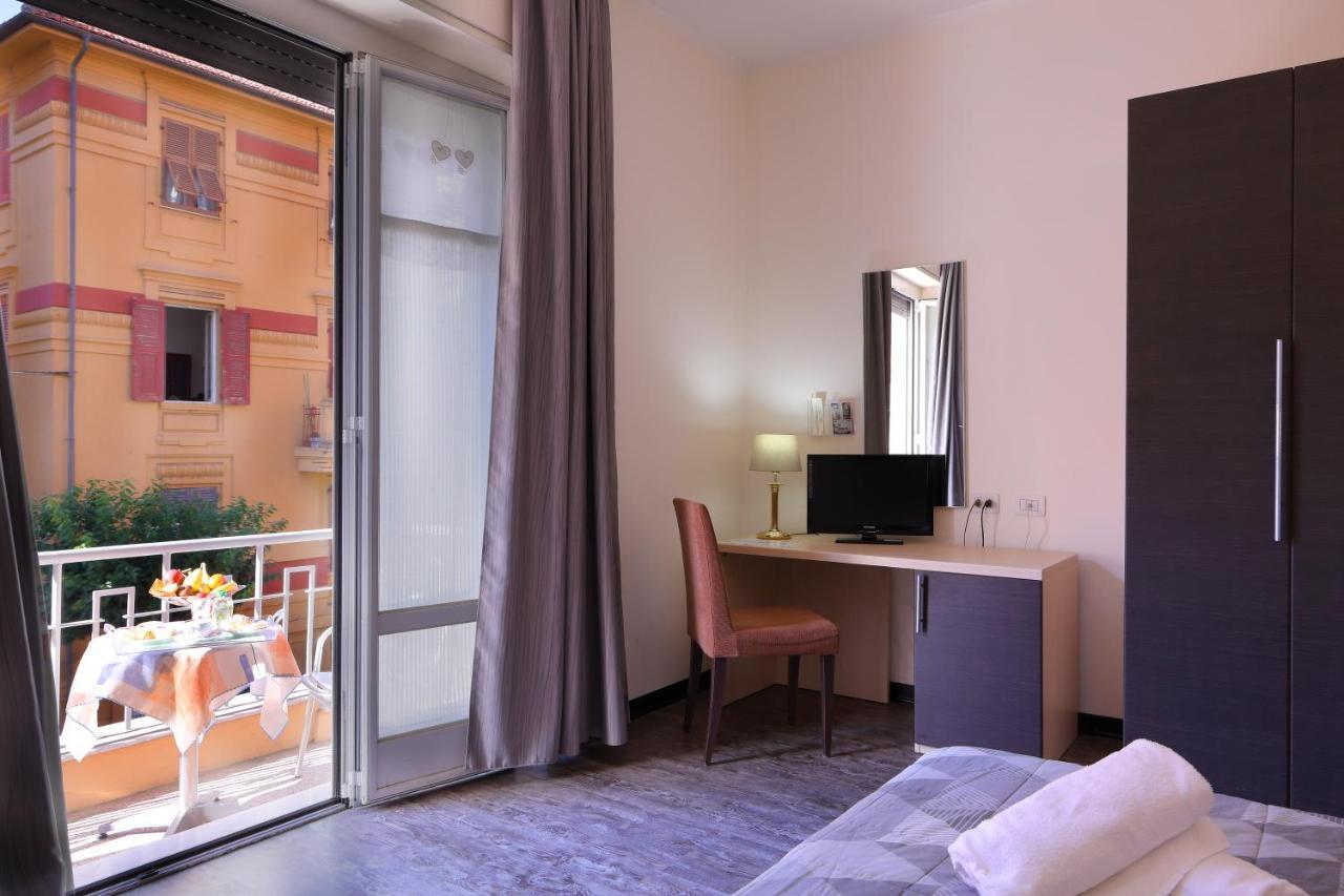 Standard Double or Twin Room,737446807:JPEG