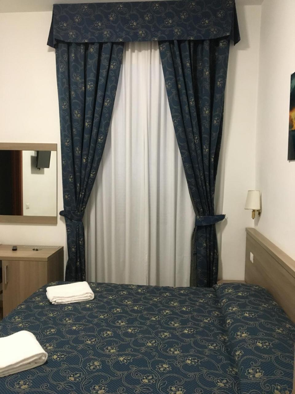 Double or Twin Room Private Bathroom