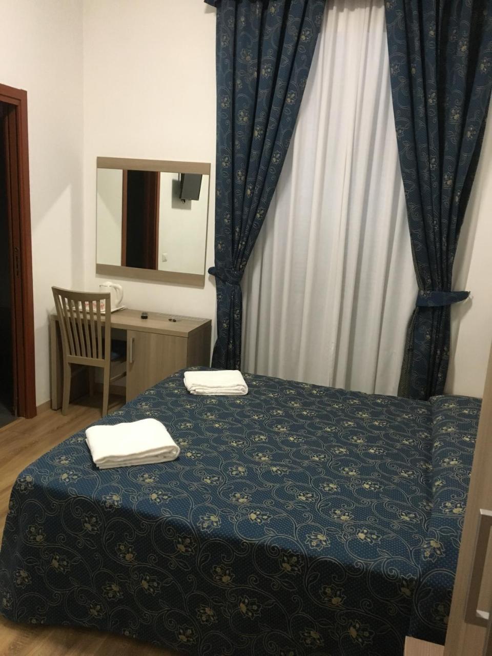 Double or Twin Room Private Bathroom