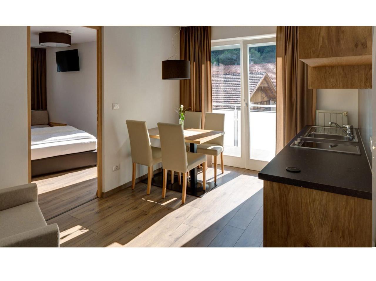 Deluxe One-Bedroom Apartment