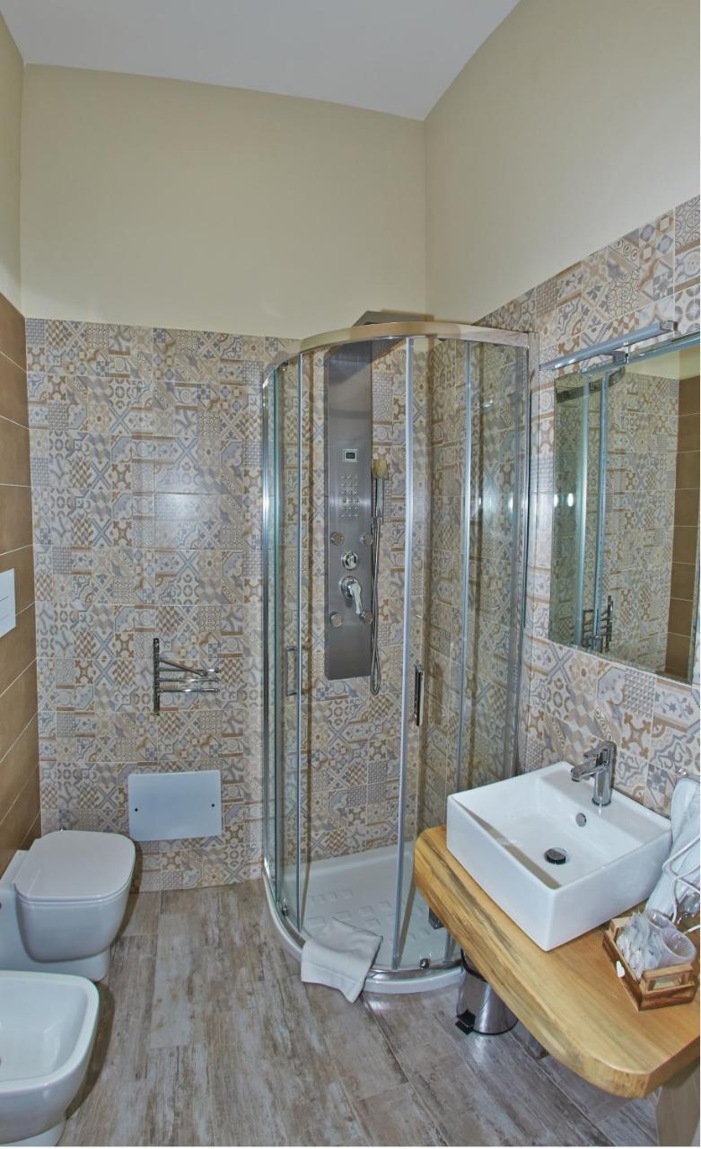 Deluxe Suite Spa Bath