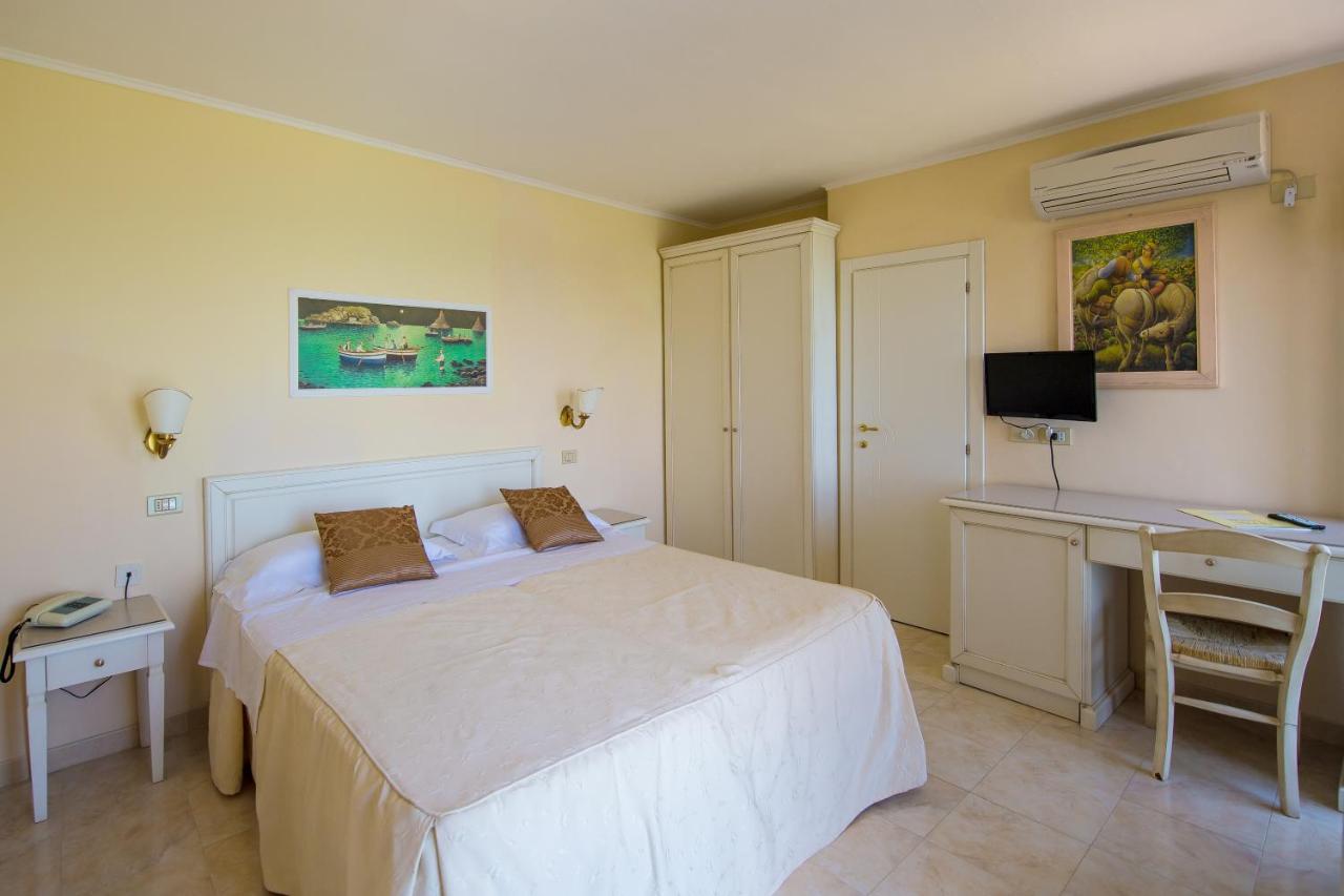 Double or Twin Room with Sea View
