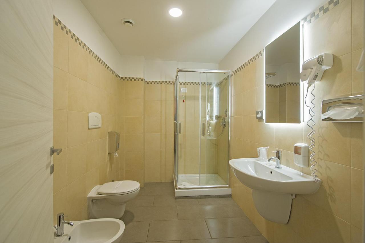 Standard King Room,1108215234:JPEG