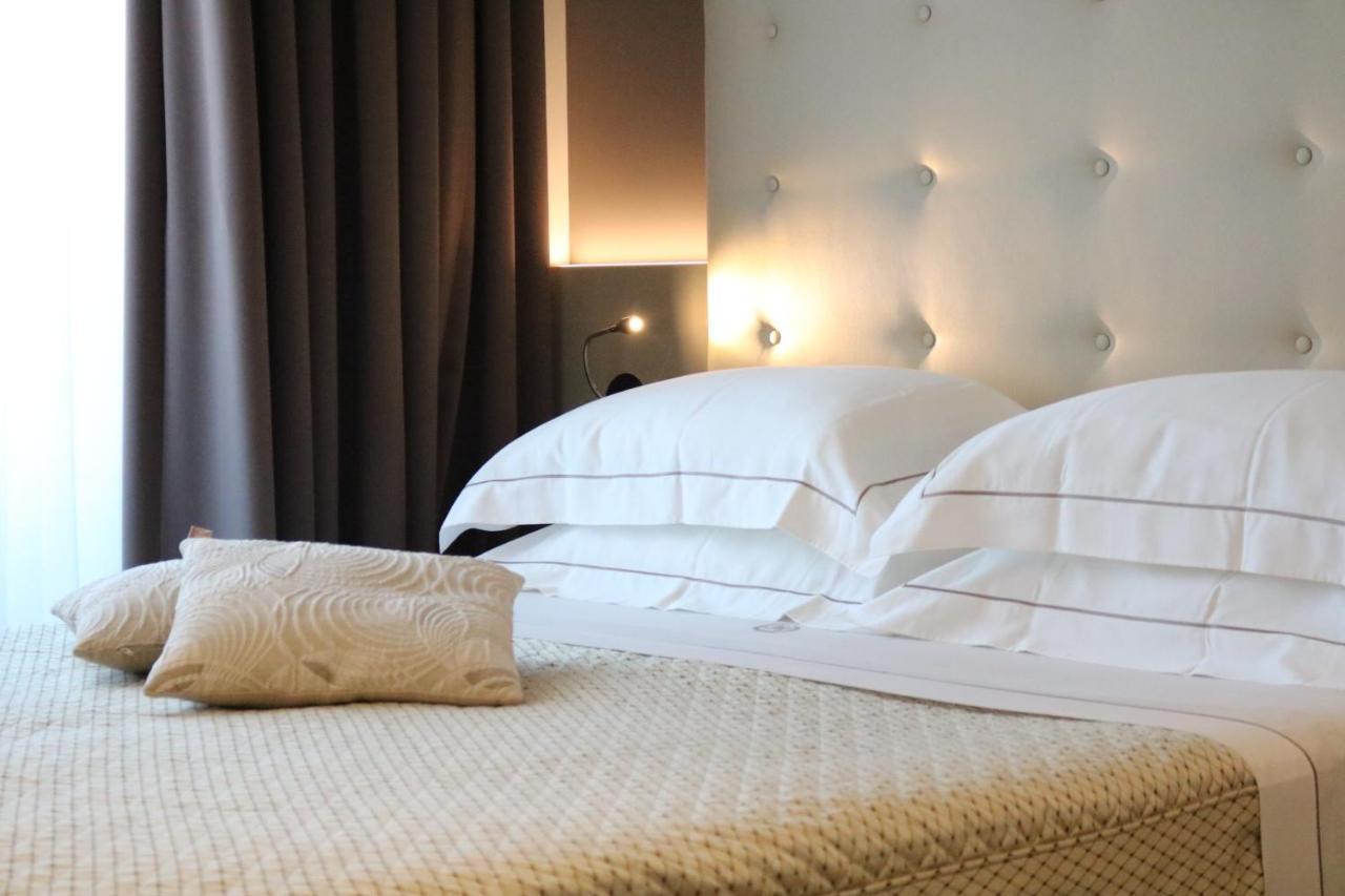 Deluxe Tweepersoonskamer met 1 tweepersoonsbed of 2 eenpersoonsbedden en een Zijdelings Uitzicht op de Zee