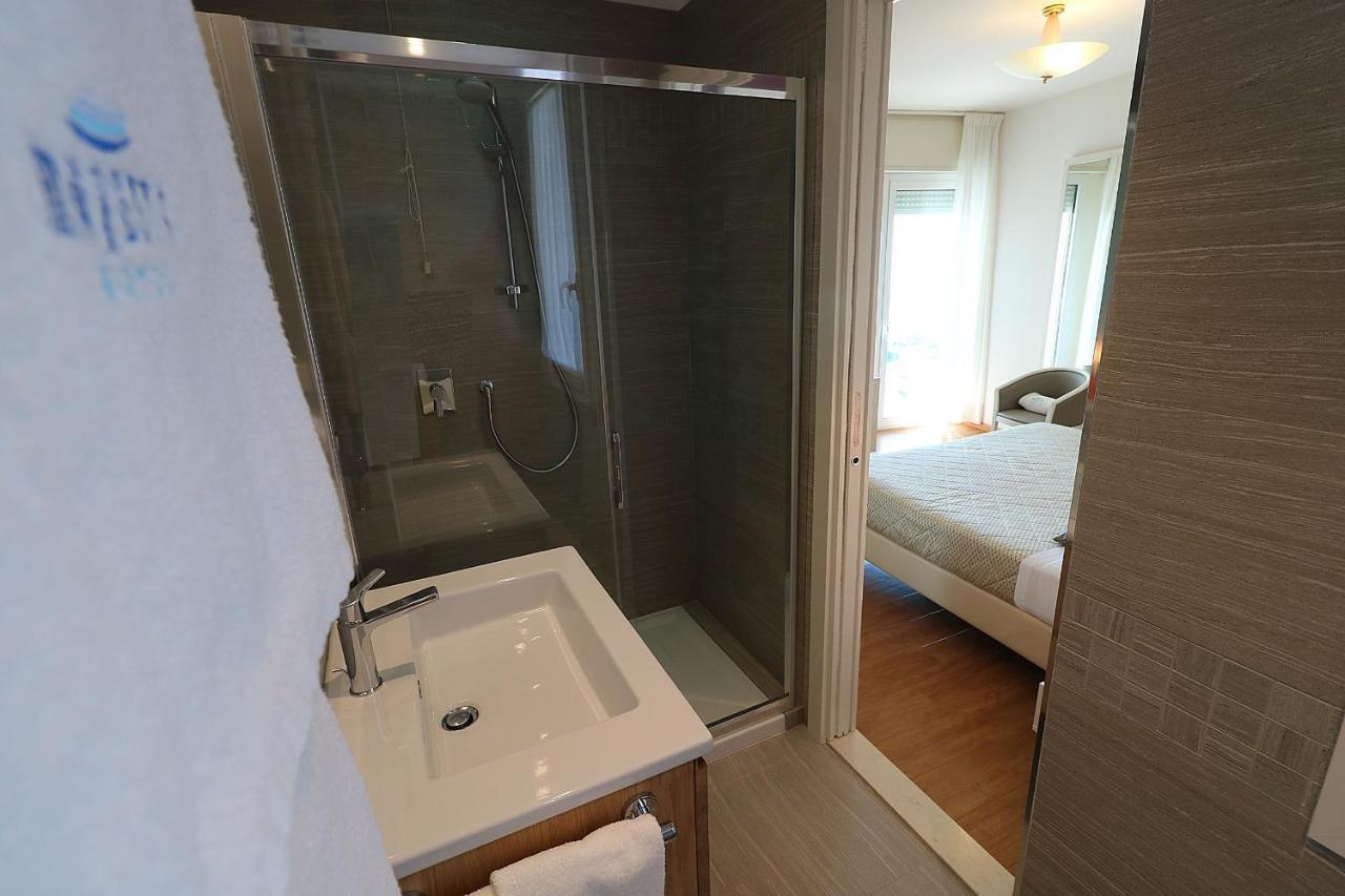 Comfort Tweepersoonskamer met 1 of 2 Bedden - Zijdelings Uitzicht op Zee