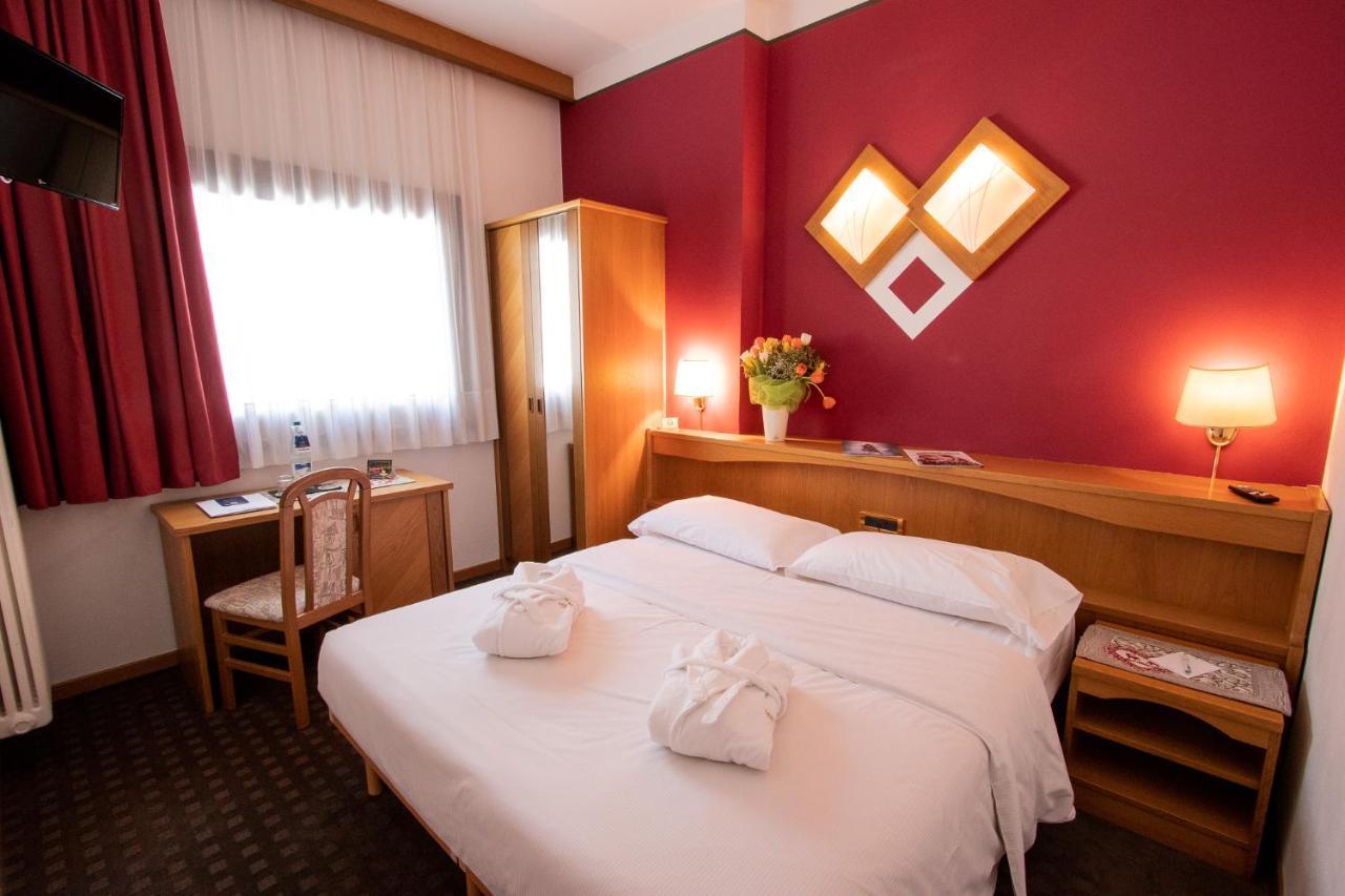 Double or Twin Room,769946842:JPEG