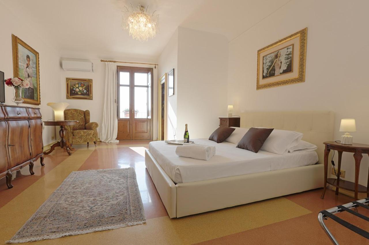 Deluxe Double Room with Balcony and Sea View