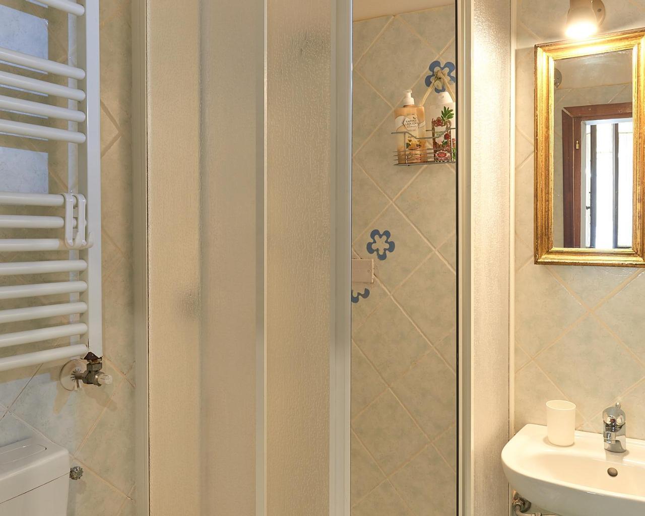Eenpersoonskamer met Externe Eigen Badkamer