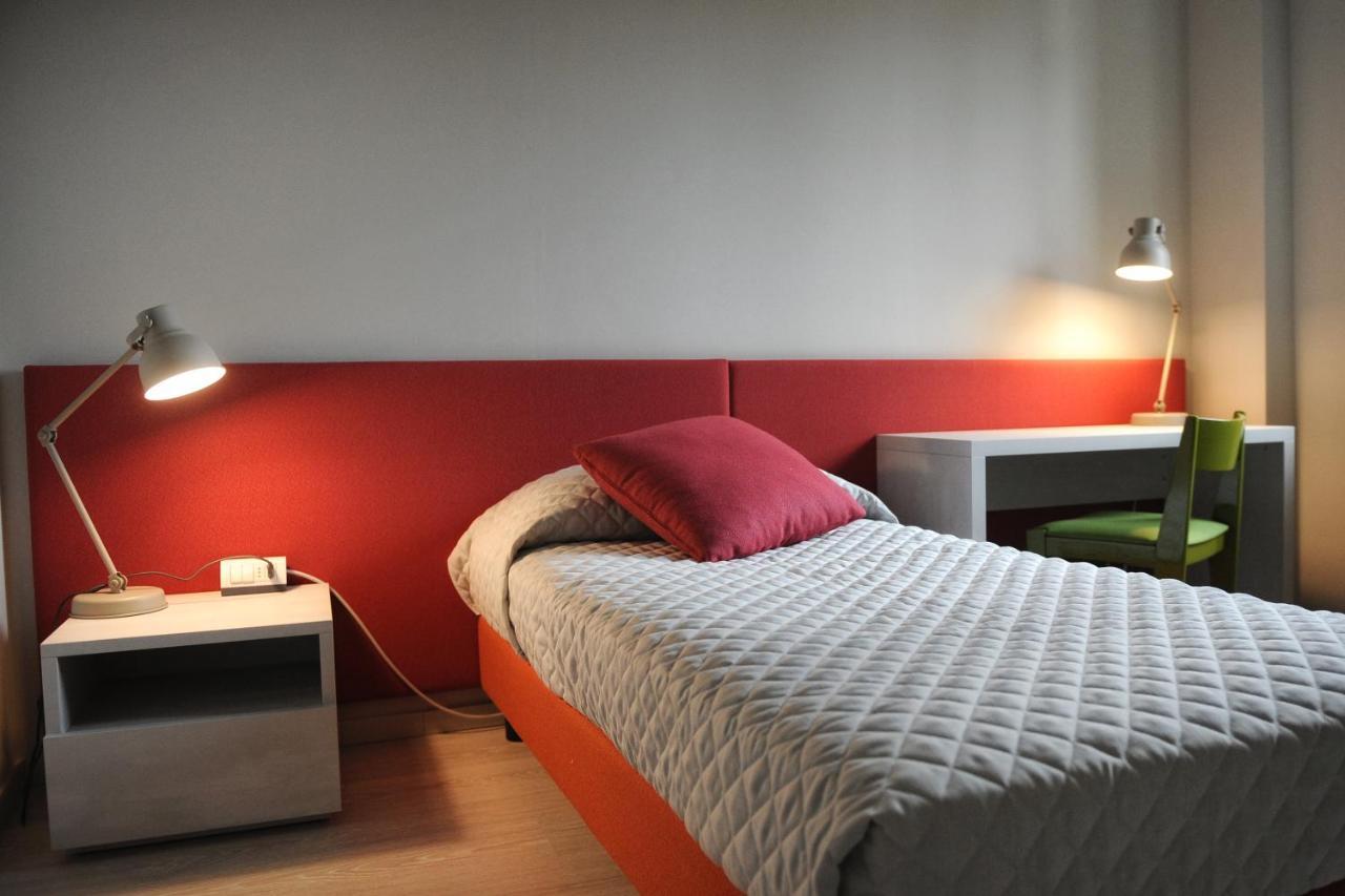 Single Room,776406940:JPEG