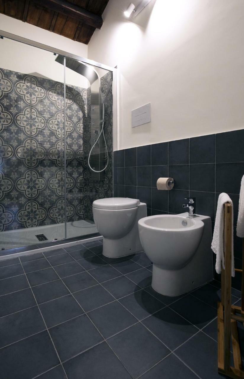 Doppelzimmer mit Whirlpool-Badewanne