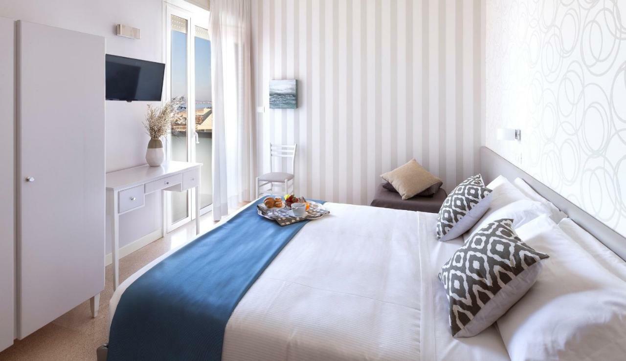 Comfort Driepersoonskamer met Uitzicht op Zee