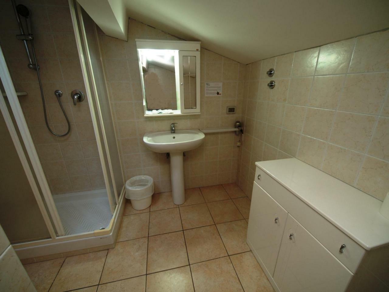 Two Adjacent Rooms,1588349489:JPEG