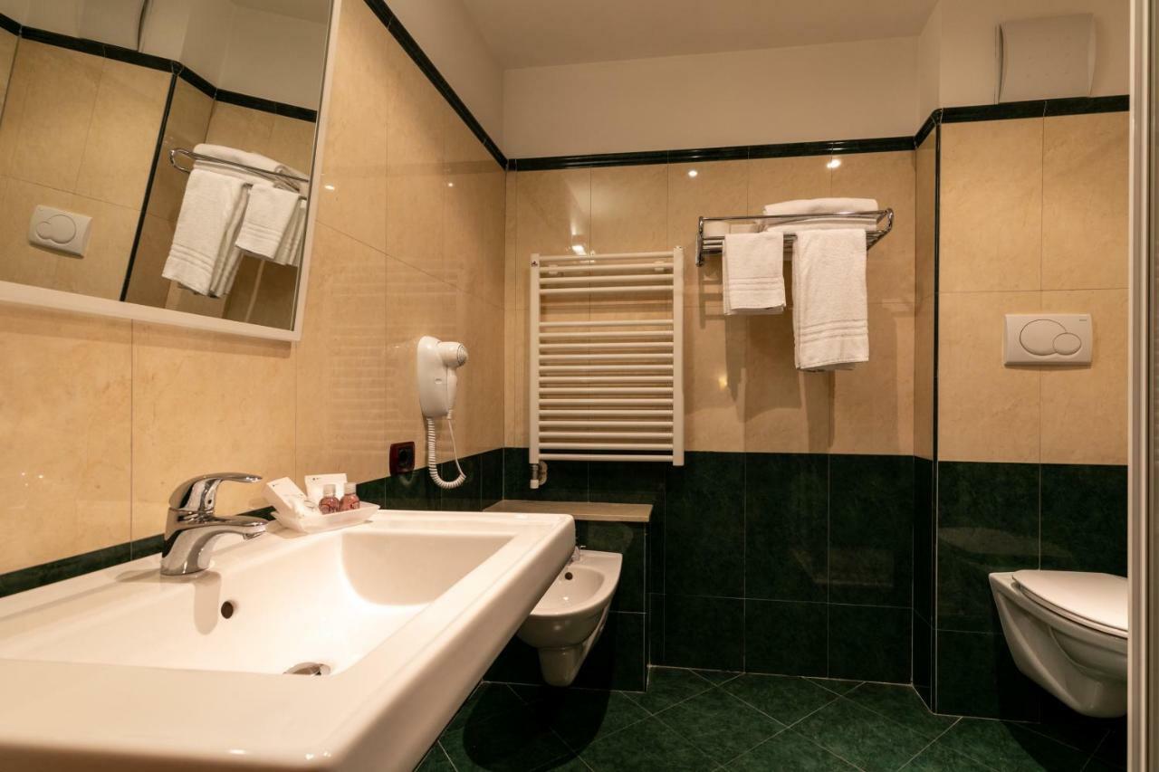 Comfort Room,780932700:JPEG