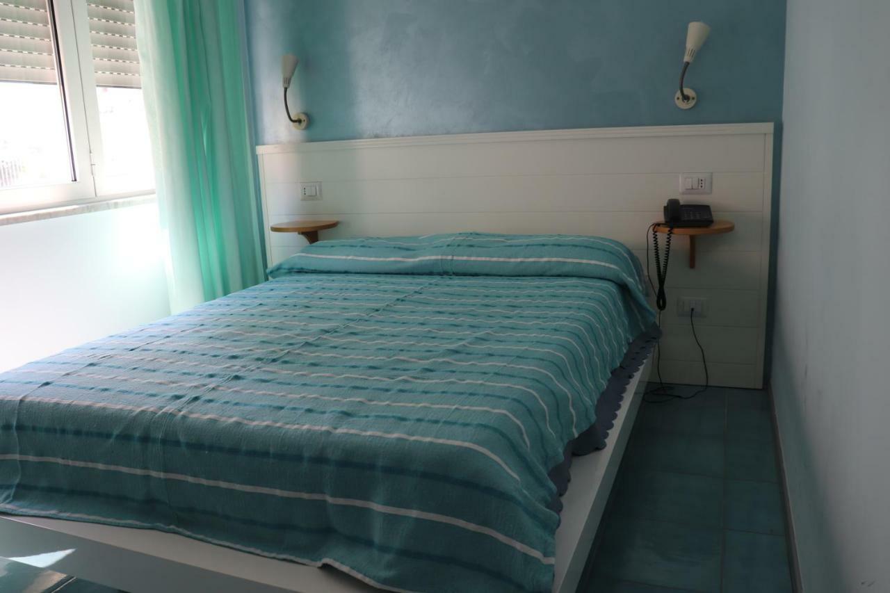 Single Room,449963055:JPEG