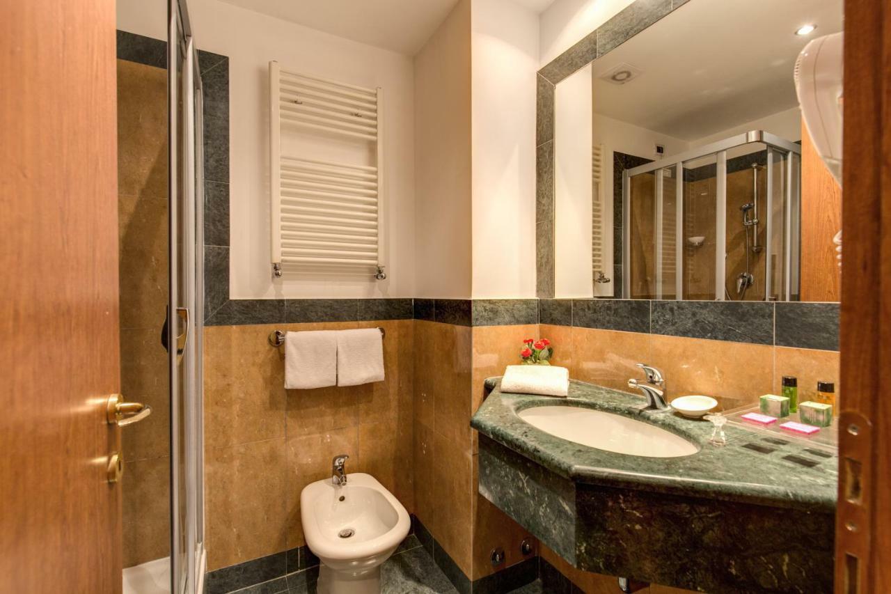 Quarto com Cama de Casal ou 2 de Solteiro