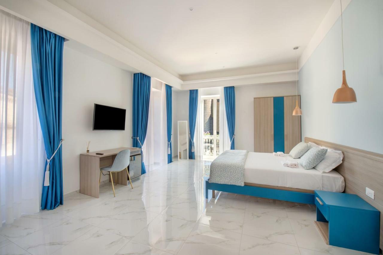Apartament typu Suite z łóżkiem typu king-size, widokiem na morze i wanną z hydromasażem