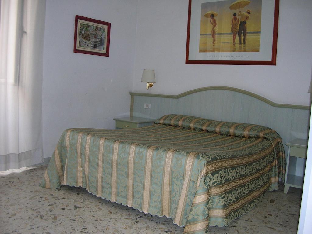 Double or Twin Room with Private Bathroom,886912876:JPEG