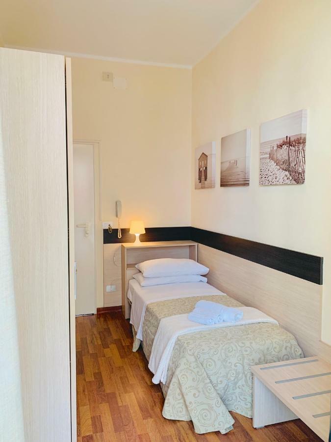 Single Room,918825823:JPEG