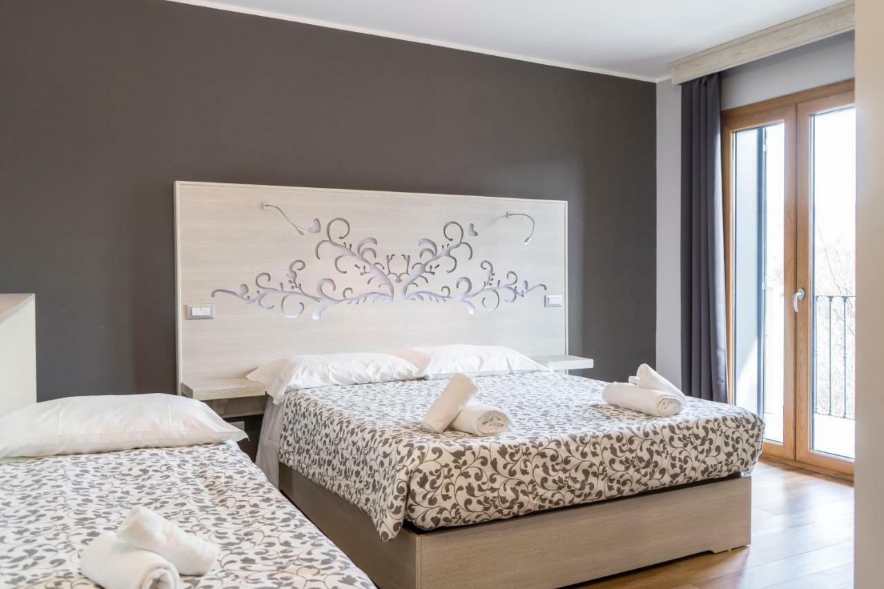 King Room with Roll-In Shower - Disability Access,795016137:JPEG