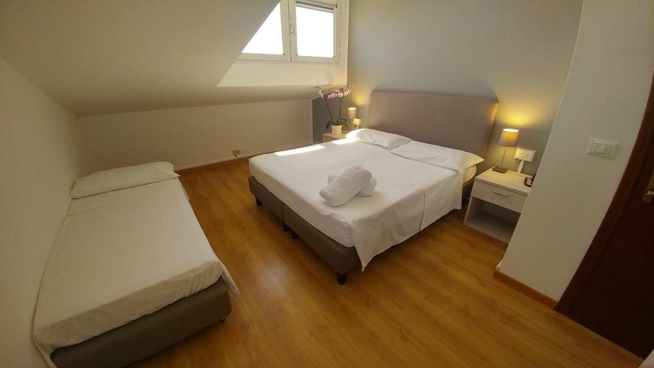 Family Room Attic,799259109:JPEG