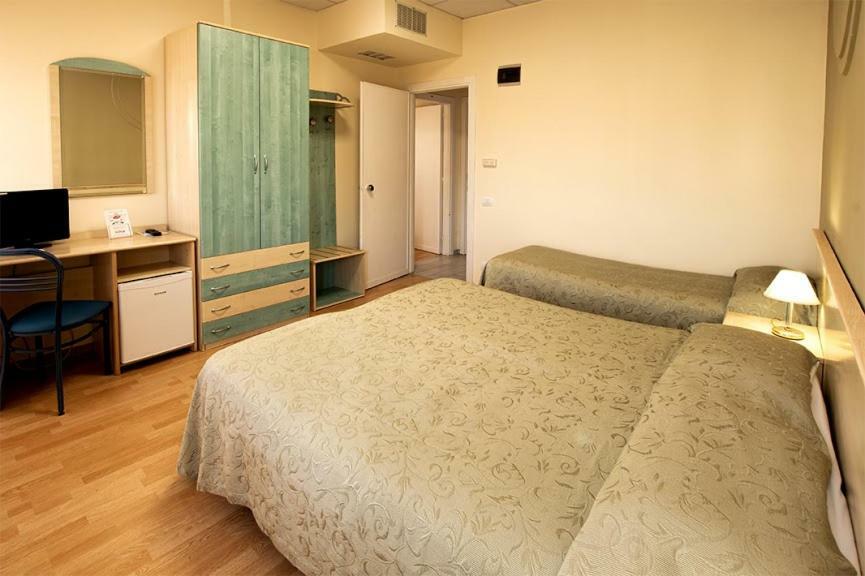 Triple Room,799548954:JPEG