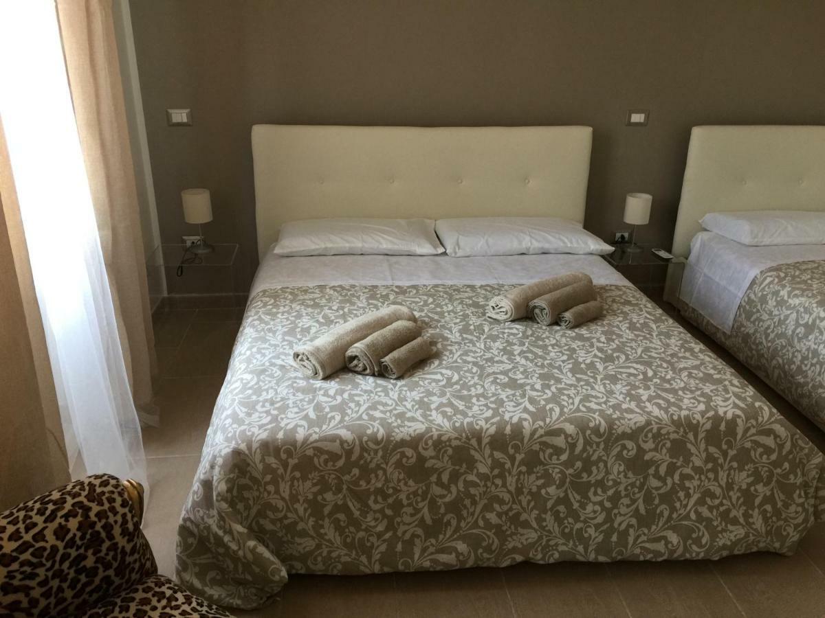 Deluxe Double Room Extra Bed,803996154:JPEG