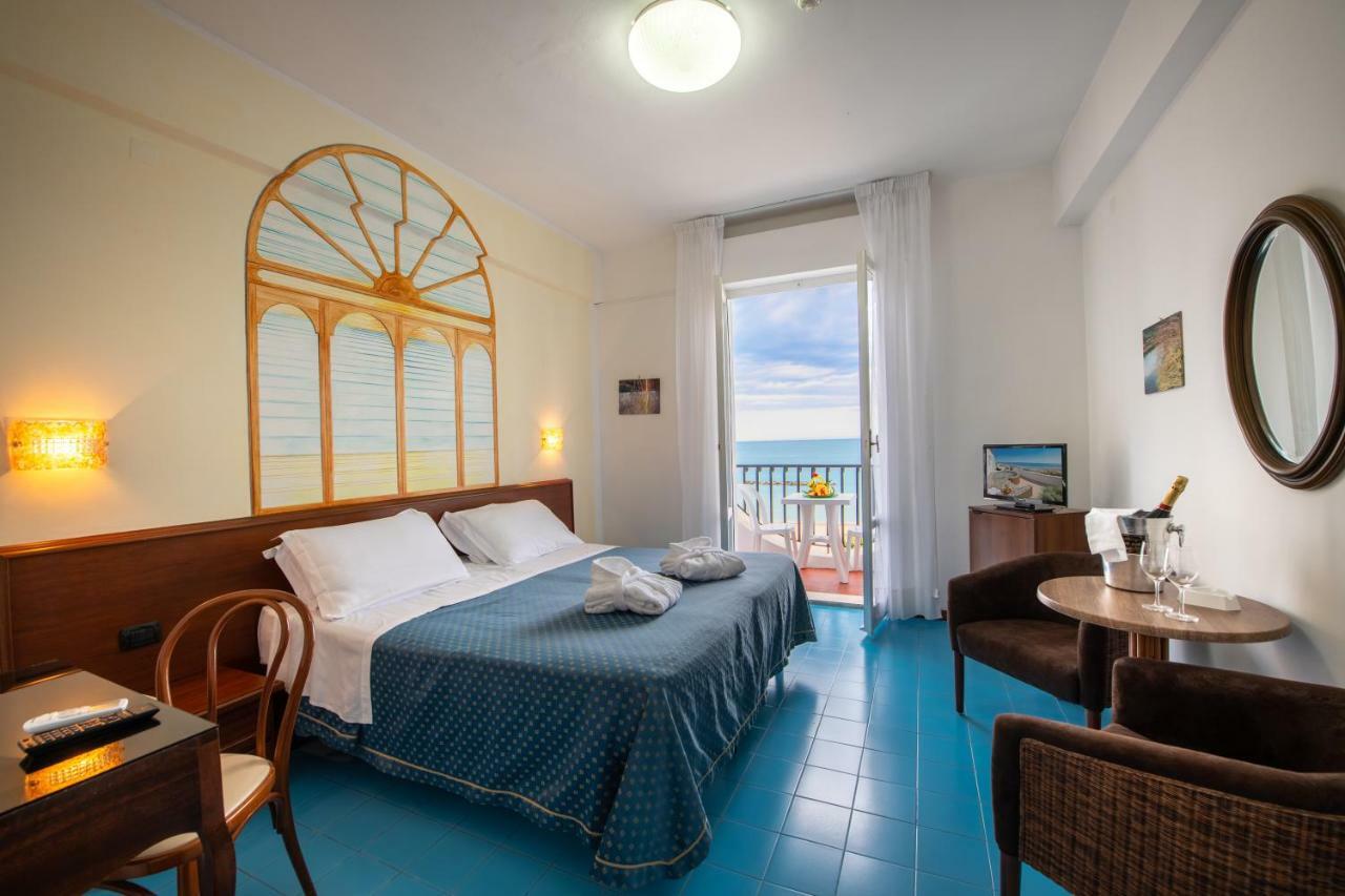 Double or Twin Room Balcony Sea View,806322897:JPEG