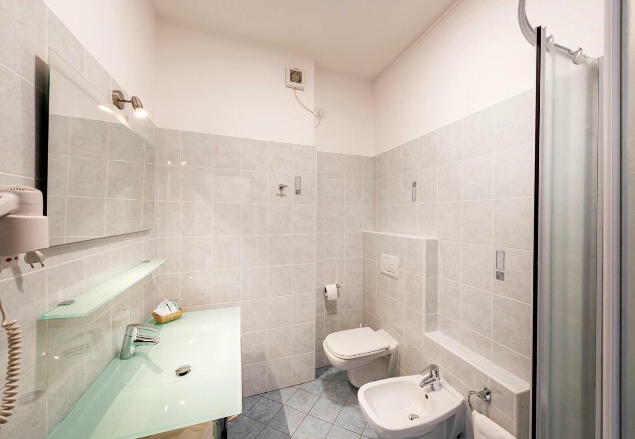 Double or Twin Room with Lake View