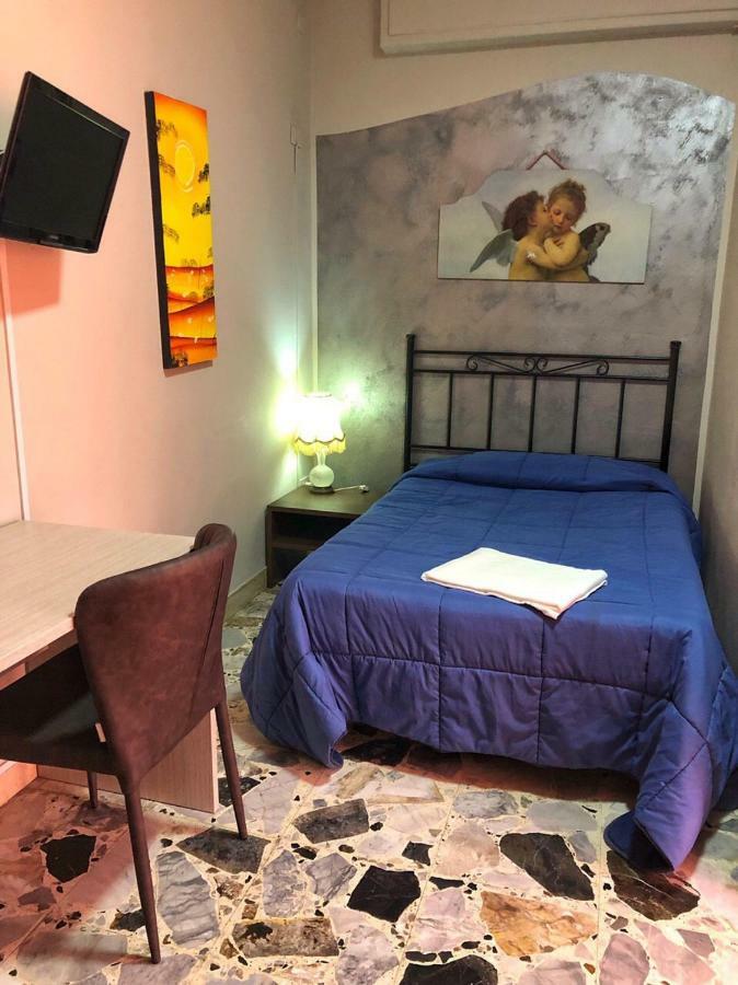 Large Single Room,110471346:JPEG
