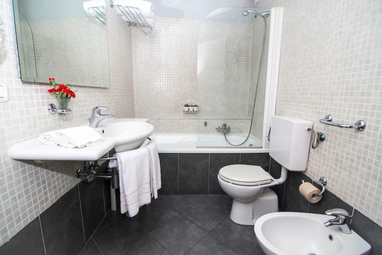 Double Room with Street View,1228034066:JPEG