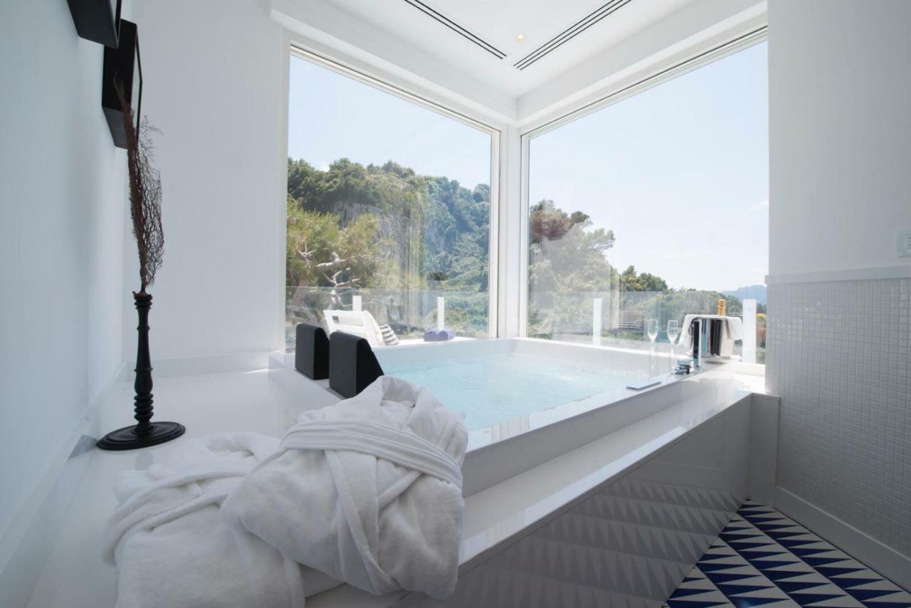 Deluxe Suite with Spa Bath