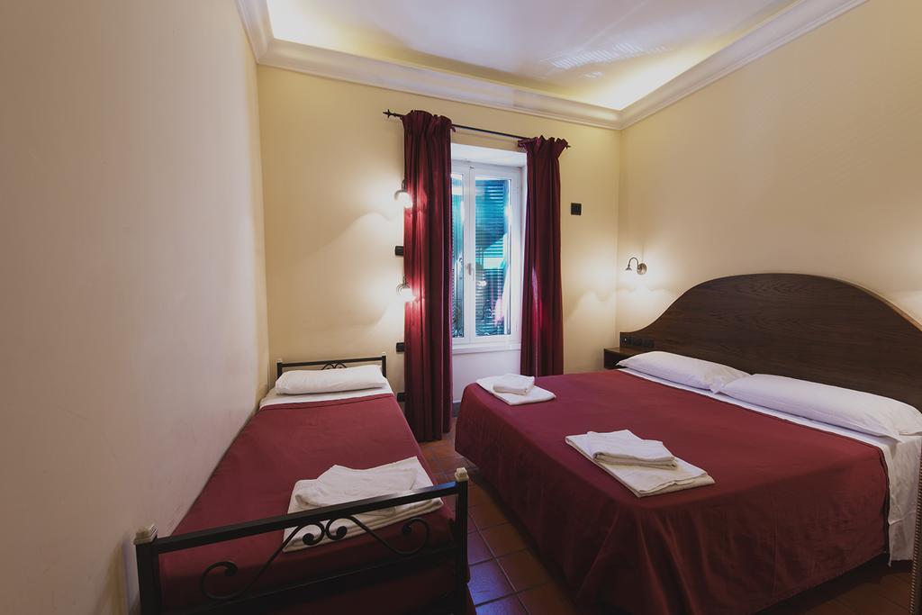 Triple Room,817886768:JPEG