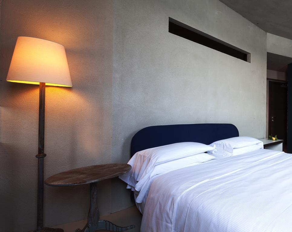 Deluxe Double Room with Lake View,81254841:JPEG