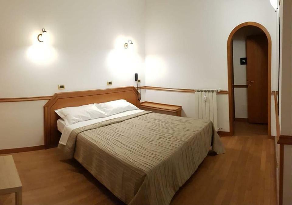 Quarto com Cama de Casal ou 2 de Solteiro
