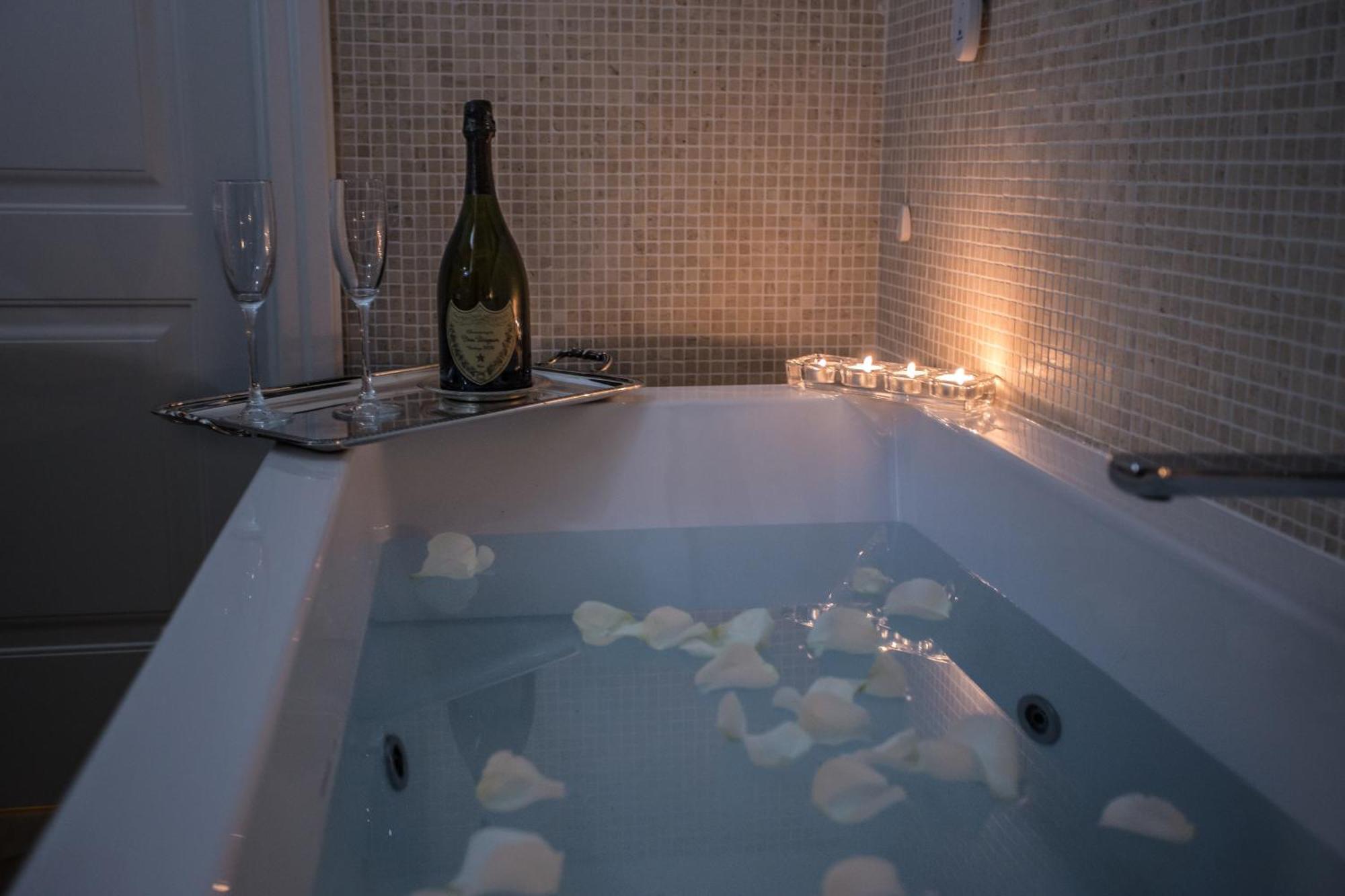 King Room Spa Bath