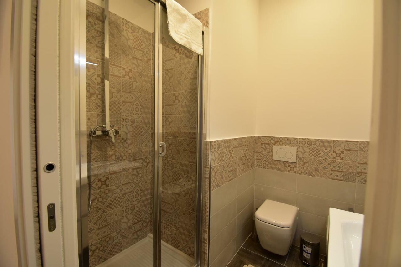 Deluxe Double Room with Balcony,819798626:JPEG