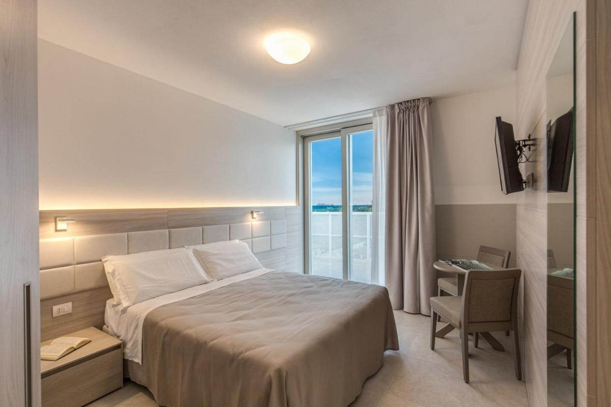 Deluxe lakosztály pezsgőfürdővel és erkéllyel