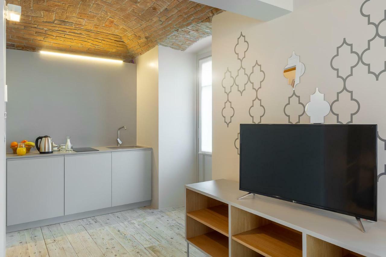 Studio with Garden View,827032469:JPEG