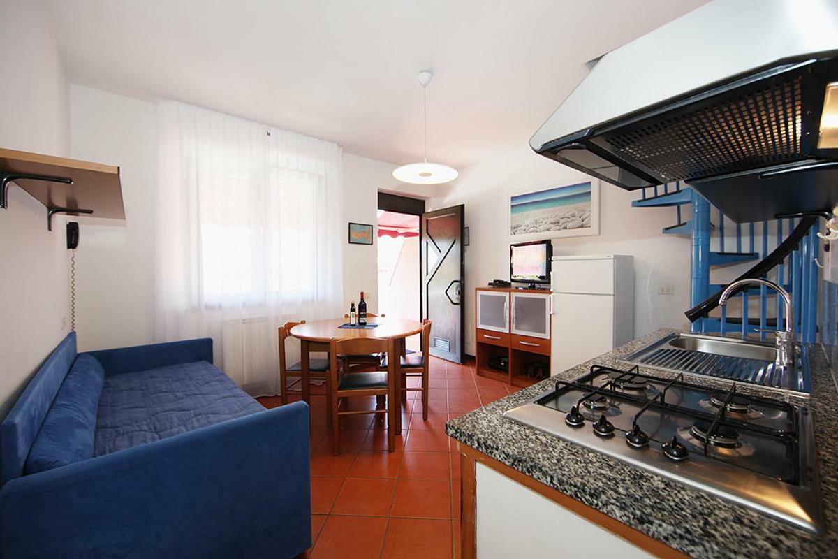Two-Bedroom Apartment,827345582:JPEG