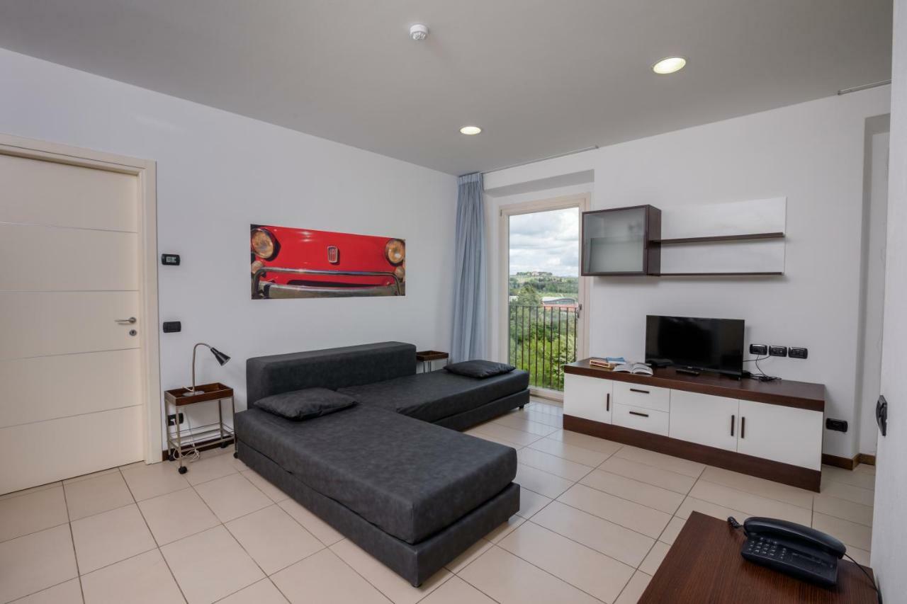 Deluxe One-Bedroom Apartment