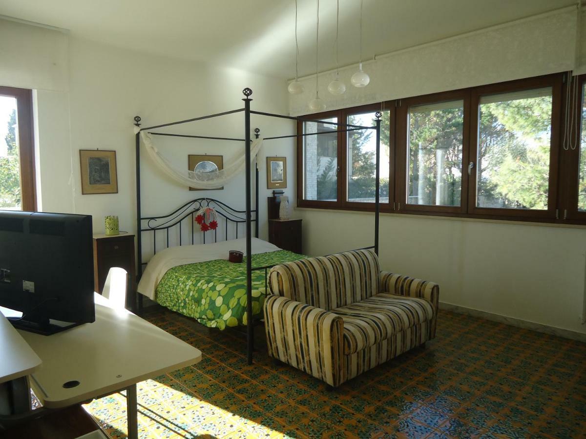 Family Room Balcony,830685746:JPEG