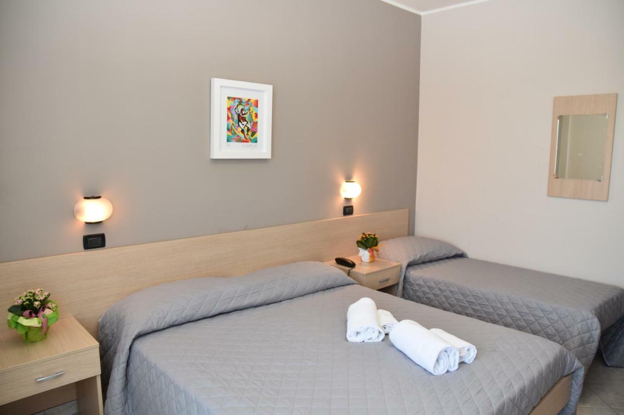 Triple Room,830919308:JPEG