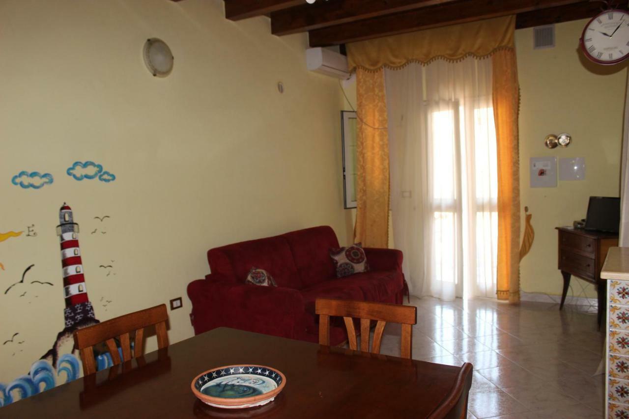 Deluxe Studio