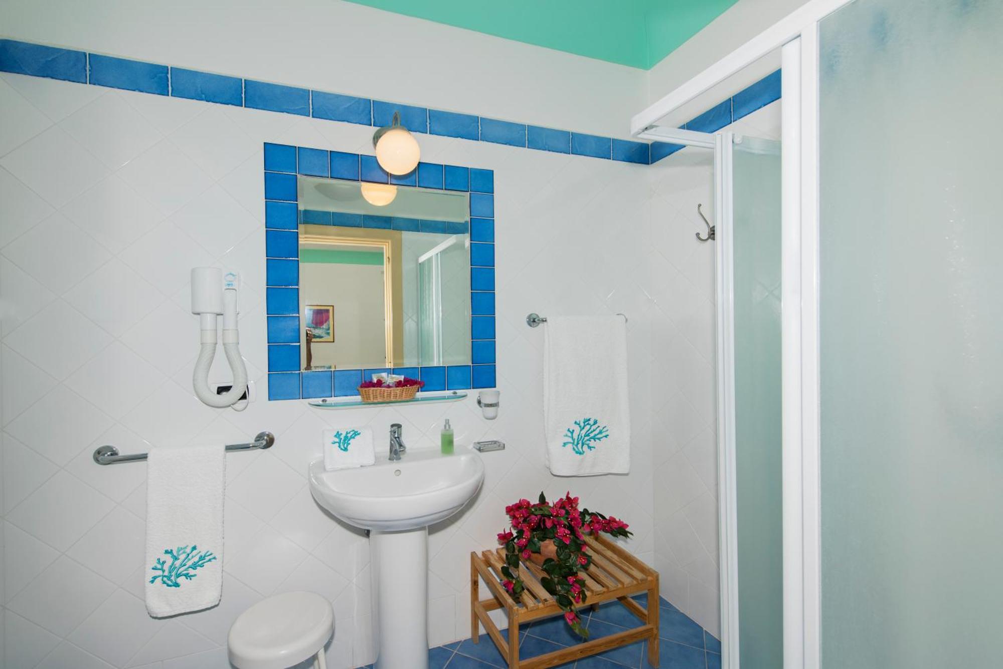 Deluxe Quadruple Room with Sea View Terrace