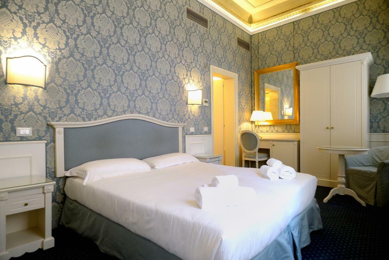 Quarto com Cama de Casal ou 2 de Solteiro